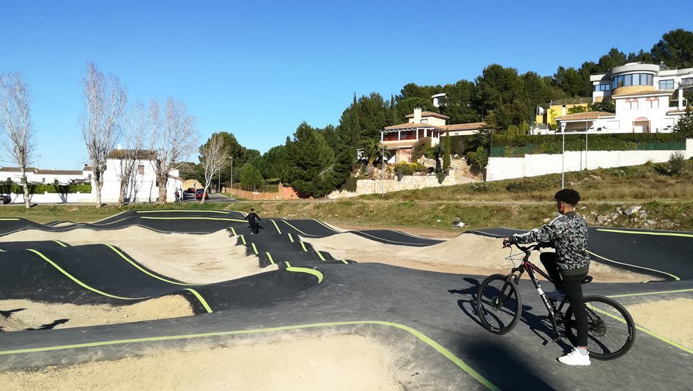 Pista de Pumptrack del web de braveskate.org. que pertany a una pista de lEscala. 