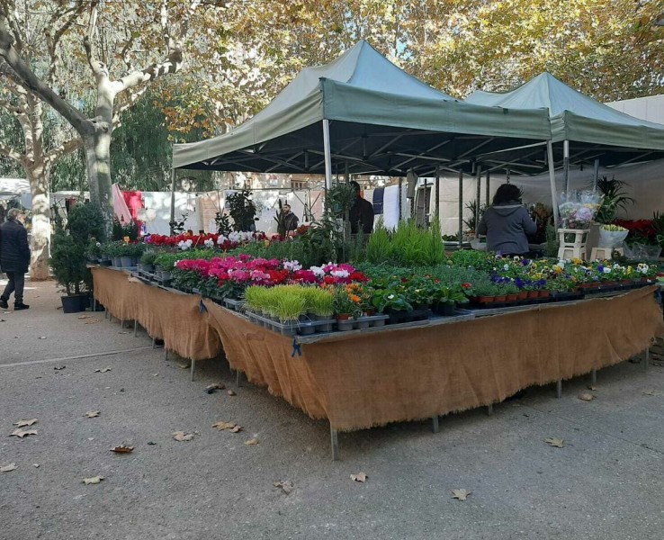 El Mercat de dissabte duplica el número de parades