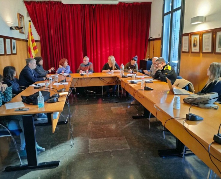 Reunió dels equips directius de les escoles amb la policia local i mossos d'esquadra