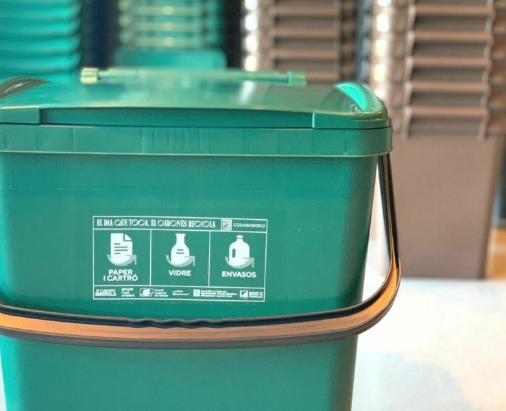 Educadors ambientals fan un estudi per implantar el porta a porta