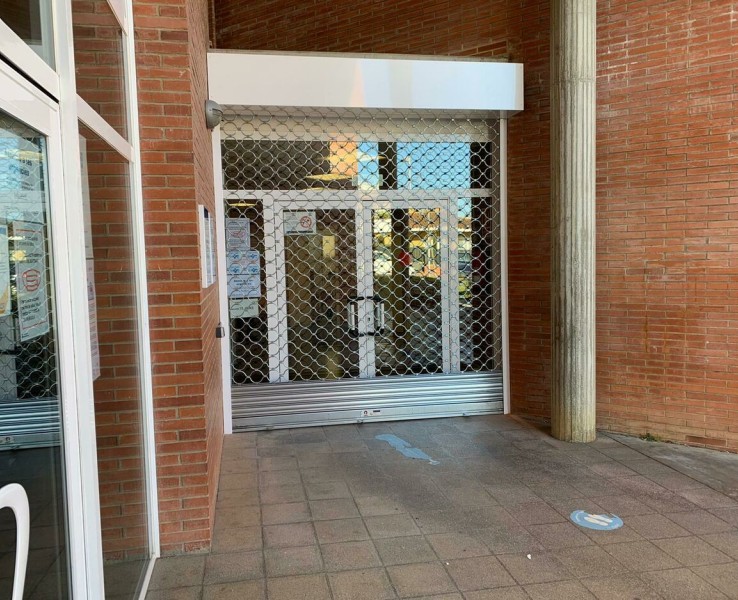 S'instal·la una reixa de seguretat al CAP de Cassà