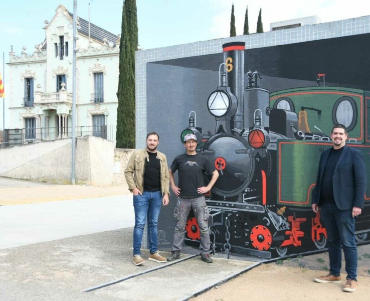 El tren petit torna a l’Estació de Cassà en forma de mural