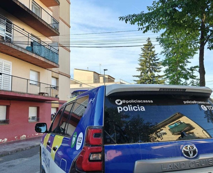 Incendi en un pis de Cassà de la Selva sense danys estructurals 
