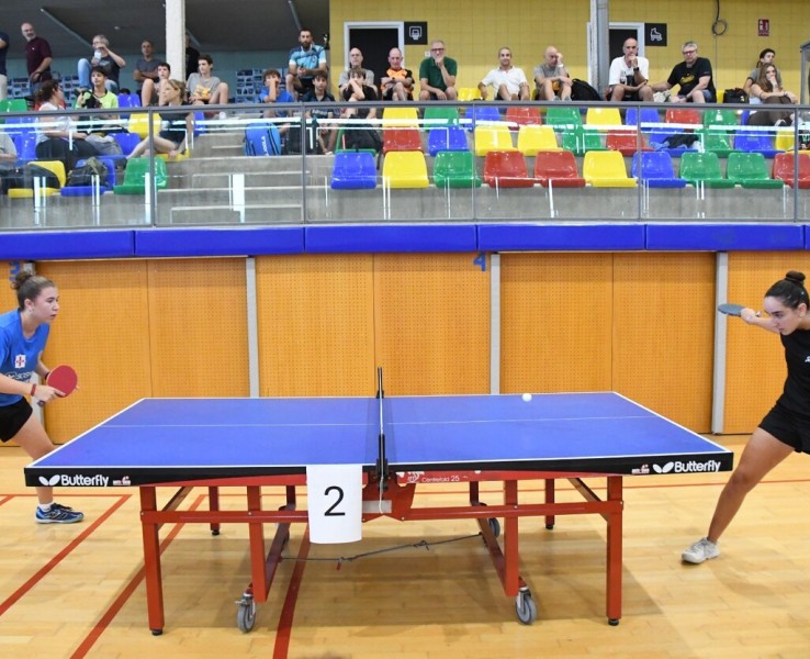 Més de 150 participants de tennis de taula es donen cita a Cassà aquest cap de setmana