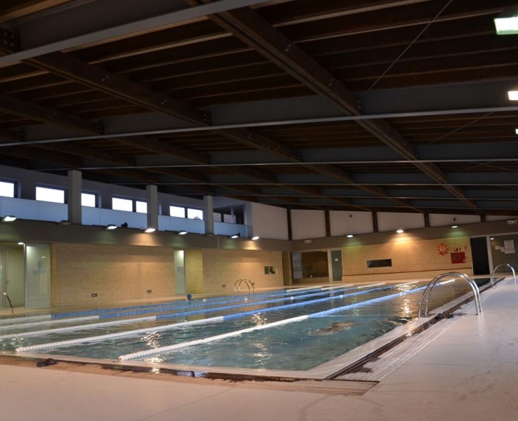 El Ple aprova la instal·lació d’una manta tèrmica a la piscina municipal